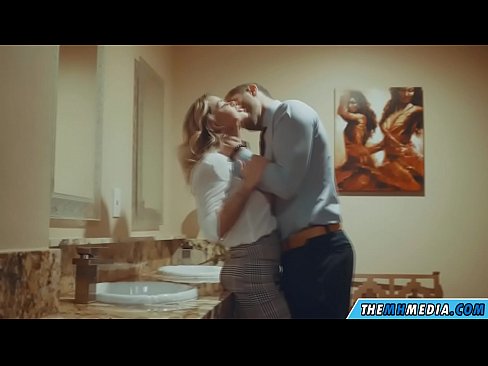 ❤️ Gava ku blondeyek busty we di nav hewşek gelemperî de dixapîne ❤ Pornoya spehî li ku.91sesex101.top ☑